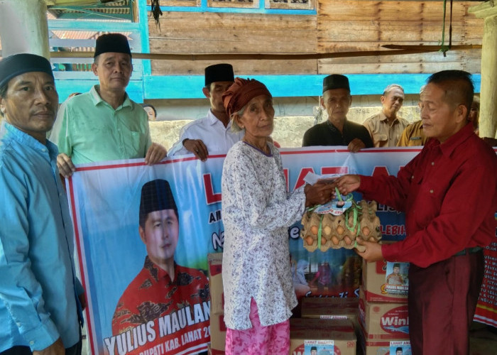 Calon Bupati Lahat Yulius Maulana Bantu Korban Kebakaran Desa Pagarjati Kikim Selatan