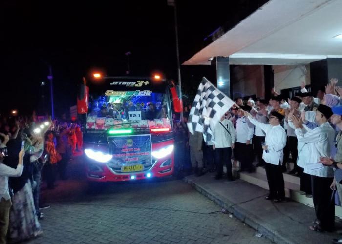 Isak Tangis Iringi Keberangkatan Calon Jamah Haji Empat Lawang