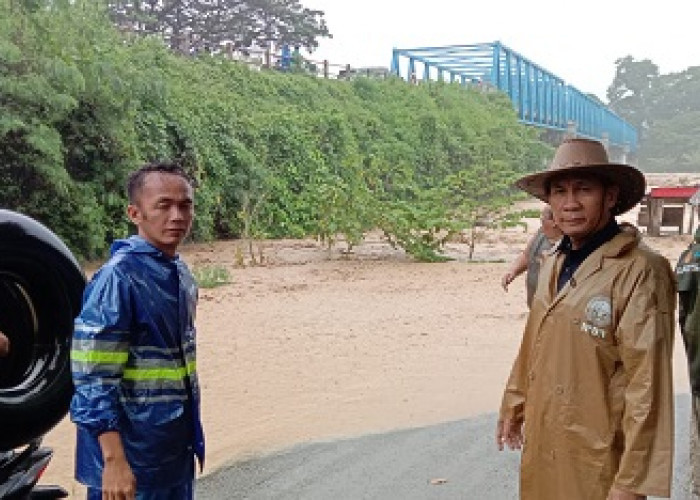 Camat Lahat Selatan Standby Pantau Kejadian Banjir Luapan Sungai Lematang