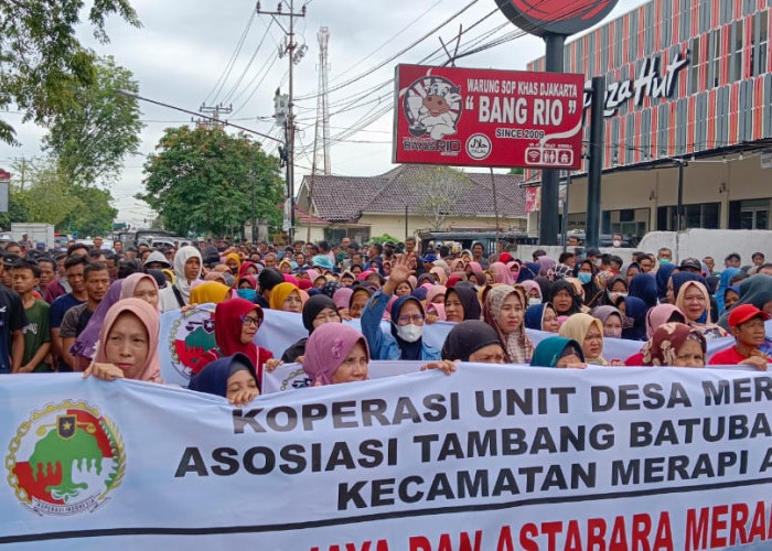 Massa ASTABARA dan KUD-Merapi Jaya Padati Halaman Pemda Lahat