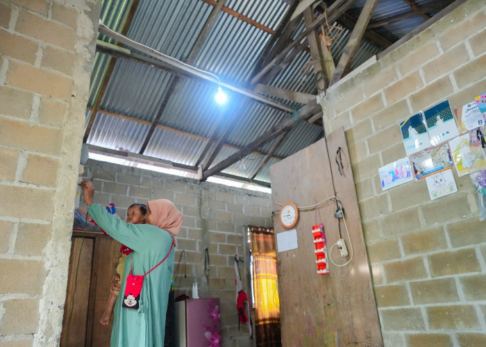 PLN UID S2JB Kembali Nyalakan 136 Sambungan Listrik Gratis Melalui Program Light Up The Dream