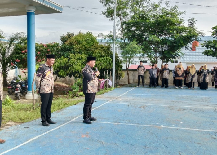 Camat Lahat Selatan Edeales Pokal Jadi Inspektur Upacara Peringatan Hari Desa Nasional Tahun 2026