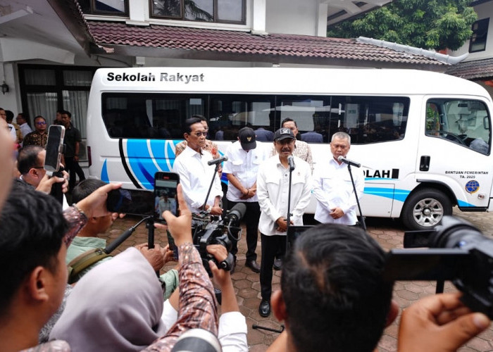 Kemenhub Serahkan 28 Bus Sekolah untuk Sekolah Rakyat: Akses Pendidikan Kian Merata di Indonesia