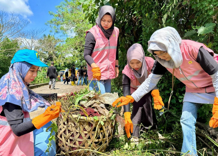 PLN Gelar Employee Green Involvement di Sungai Kelekar, Berhasil Kumpulkan 5 Ton Sampah Organik dan Anorganik