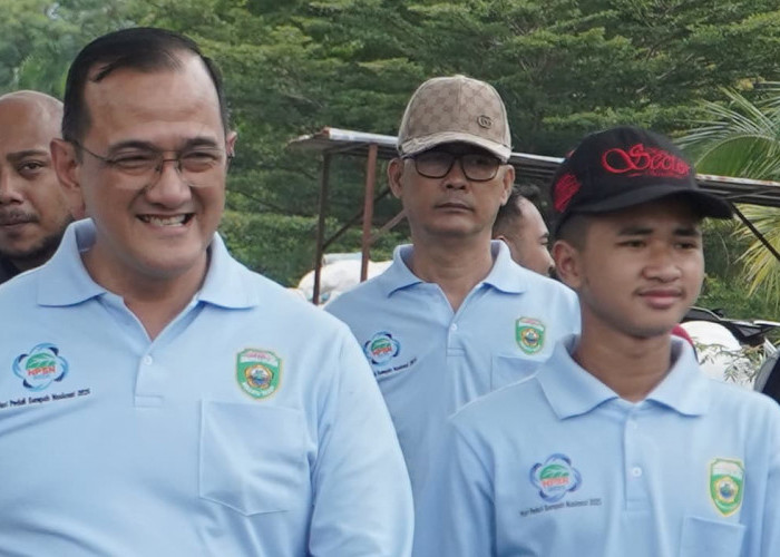 Peringati Hari Peduli Sampah Nasional 2025, Sekda Edward Candra Ajak Pelajar Aktif Jaga Kelestarian Bumi