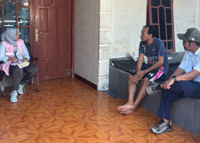 Manajer PLN UP3 Lahat Turun Langsung, Ketuk Pintu Rumah Pelanggan dengan Dialog