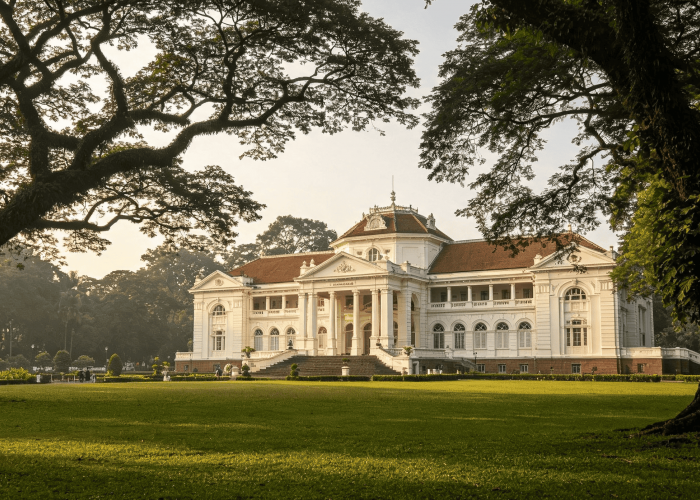 Istana Bogor: Jejak Sejarah Kediaman Presiden, Keindahan Arsitektur dan Pesona Alam yang Memukau!