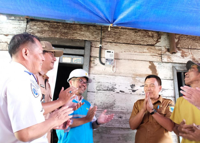 Sambut HPN, PLN Hadirkan Terang dan Harapan bagi Bapak Mino di Lahat