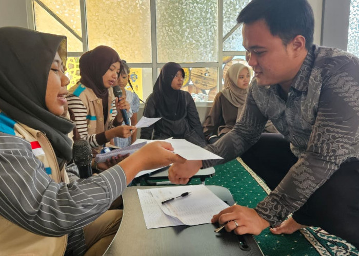 Nyalakan Pelita Harapan, YBM PLN UP3 Lahat Salurkan Beasiswa Cahaya Pintar untuk 66 Siswa di Kabupaten Lahat