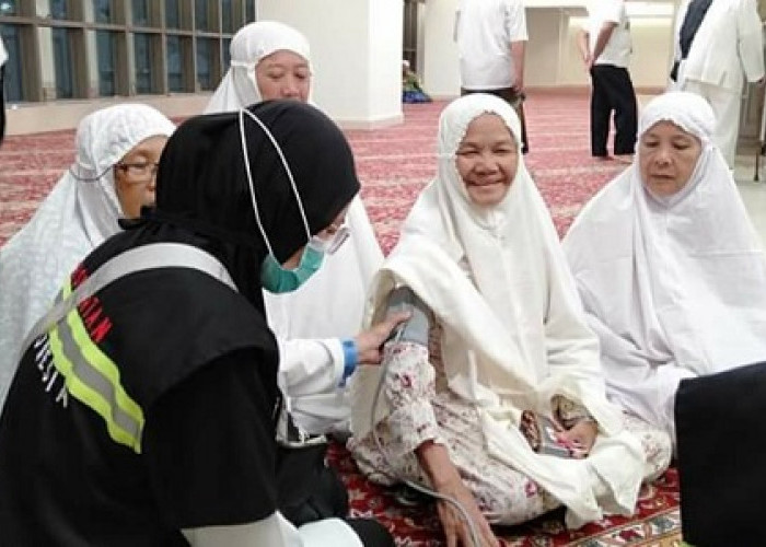 Tenaga Kesehatan Haji Lakukan Visitasi, Penyuluhan dan Klinik Satelit kepada Jemaah Calon Haji Kloter 13 PLM