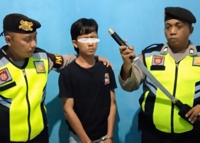 Bantuan Polisi 110 Bantu Masyarakat Lahat, Pemuda Mabuk Bawa Samurai Langsung Diringkus