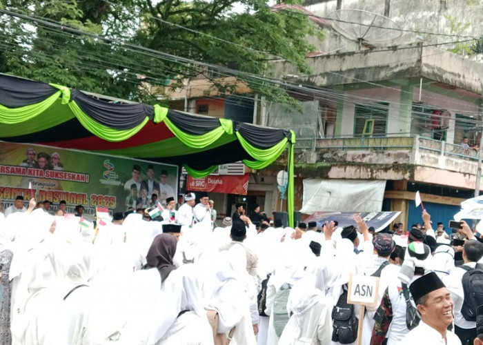 Ali Afandi dan Parisman Menyapa Peserta Hari Santri Nasional dari Panggung Simpang Stasiun Kota Lahat