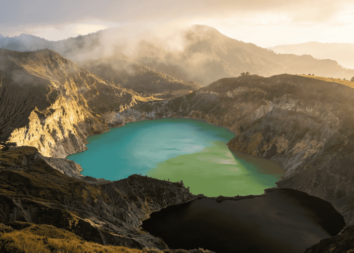 Wisata Danau Kelimutu Flores: Keajaiban Tiga Danau Berwarna yang Berubah-ubah Fenomena Alam Langka di NTT