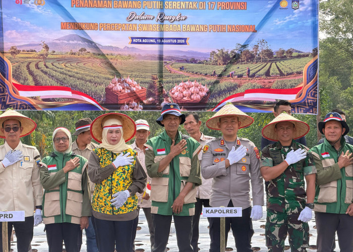 Sinergi Polri dan Masyarakat, Kapolres Lahat Dukung Swasembada Bawang Putih di Kota Agung