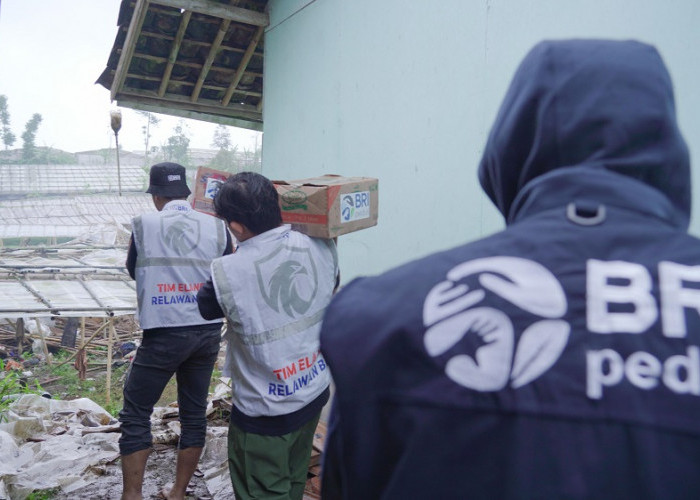 Tanggap Bencana Longsor Cisarua Kabupaten Bandung, BRI Peduli Salurkan Bantuan Bagi Warga Terdampak
