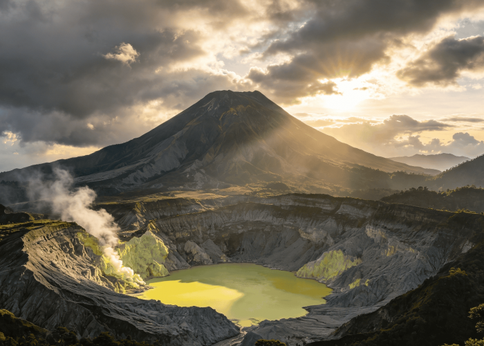 Gunung Papandayan: Dari Sejarah Letusan Besar Hingga Pesona Kawah Eksotis yang Menakjubkan