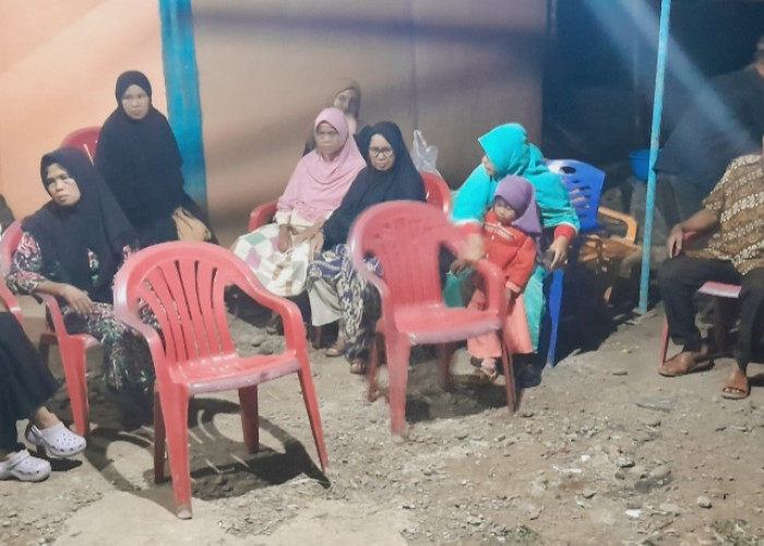 Cawabup Lahat Widia Ningsih Melayat Di Rumah Duka Almarhumah Winda di Kecamatan Pulau Pinang