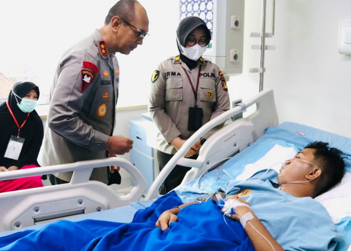 Jenguk Personel Alami Lakalantas Usai PAM TPS, Kapolda: Sudah Ditangani Intensif Tim Medis RS Bhayangkara