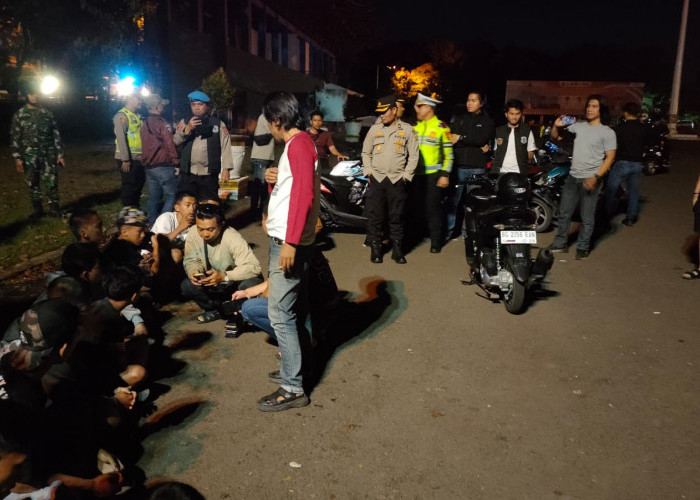 Tim Gabungan Temukan Grup WA DEMO LAHAT, Gedung DPRD Lahat Nyaris Kena Aksi Pelemparan Bom Molotov