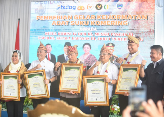 Kunker ke Sumsel, Lima Tokoh Nasional Terima Gelar Adat Komering