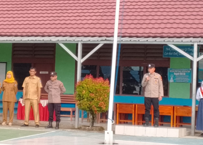 Sat Binmas Polres Lahat Beri Pembinaan dan Penyuluhan kepada Pelajar SMPN 4 Lahat
