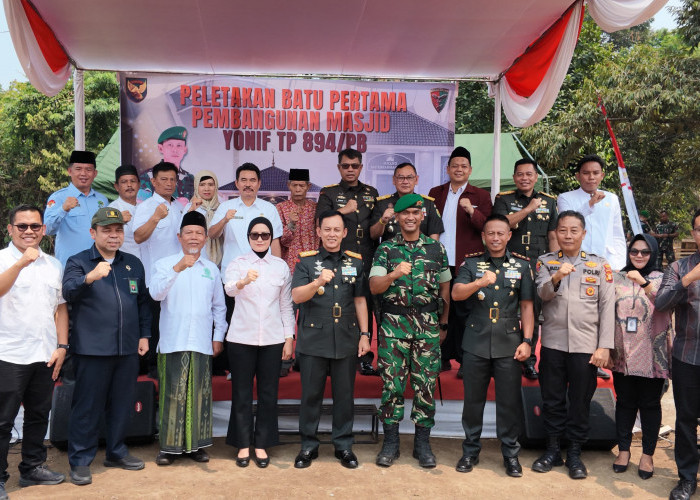 Dandim 0405/Lahat Dampingi Pangdam II Sriwijaya Peletakan Batu Pertama Masjid Baiturrahman Serelo