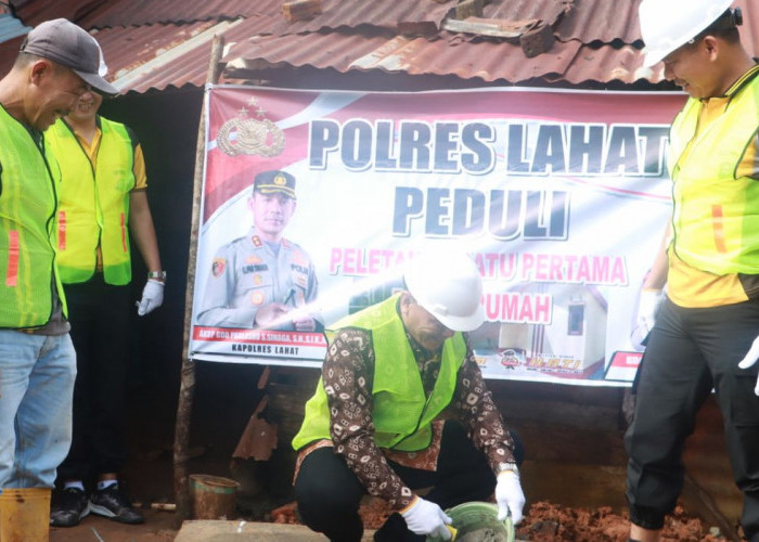 Peduli Peletakan Batu Pertama Program Bedah Rumah untuk Warga Kurang Mampu