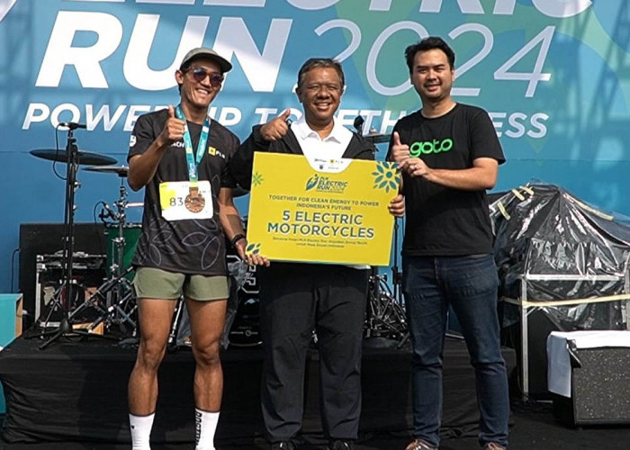 5 Pengemudi Ojol Prasejahtera Peroleh Motor Listrik di PLN Electric Run 2024