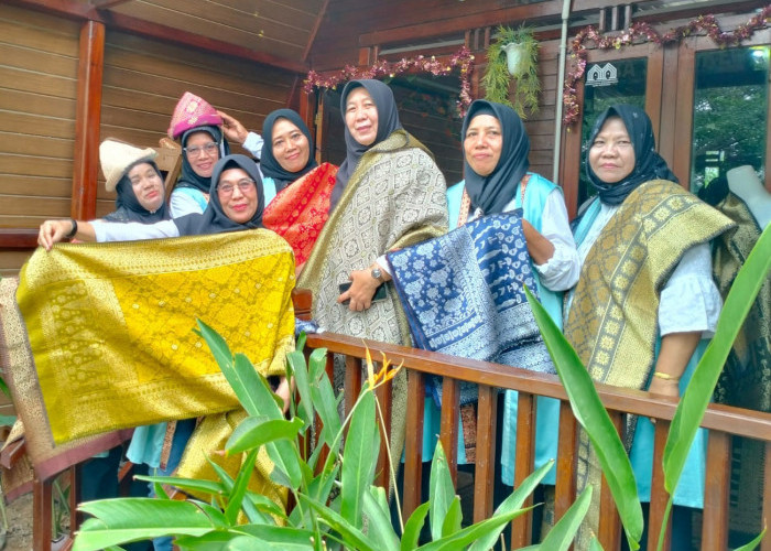 Lewat Kerajinan Songket, Bukit Asam (PTBA) Berdayakan Para Ibu Rumah Tangga