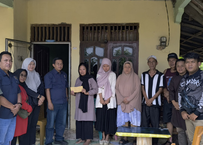 Tak Hanya Wartakan Berita, PWI Lahat Merawat Empati Lewat Bantuan bagi Keluarga Almarhum 
