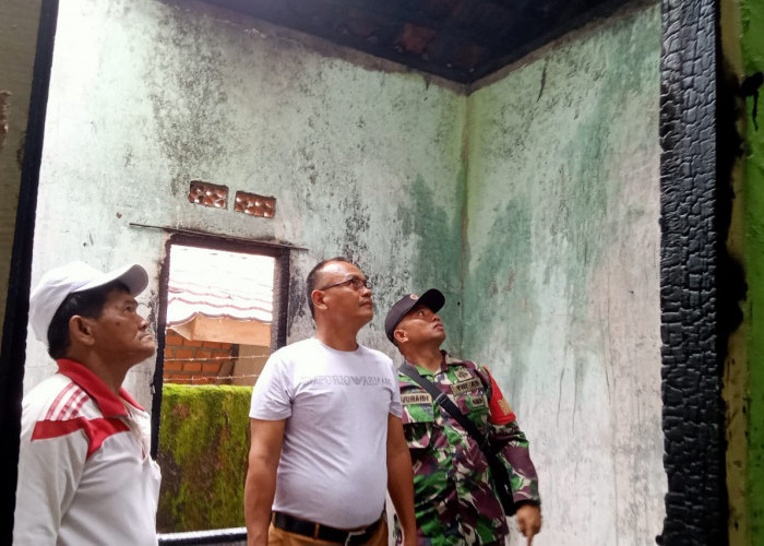 Jemput Anak Ke Sekolah Rumah Warga Kecamatan Merapi Barat Terbakar