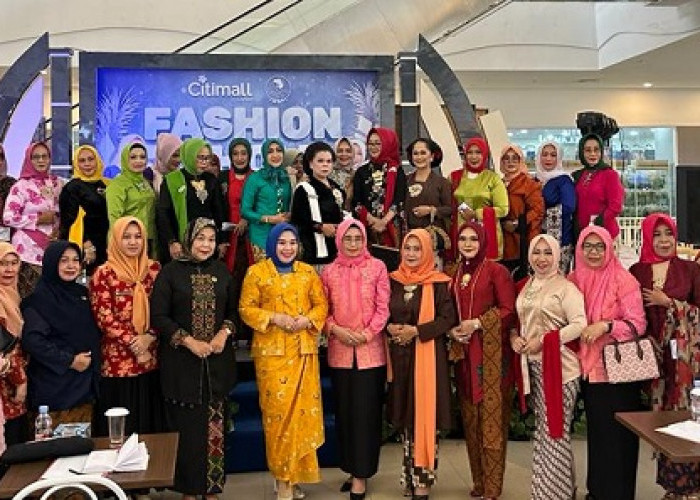Tumbuhkan Kecintaan Kebaya, IWAPI Lahat Gelar Lomba Fashion Show Antar Organisasi Wanita se Kabupaten Lahat