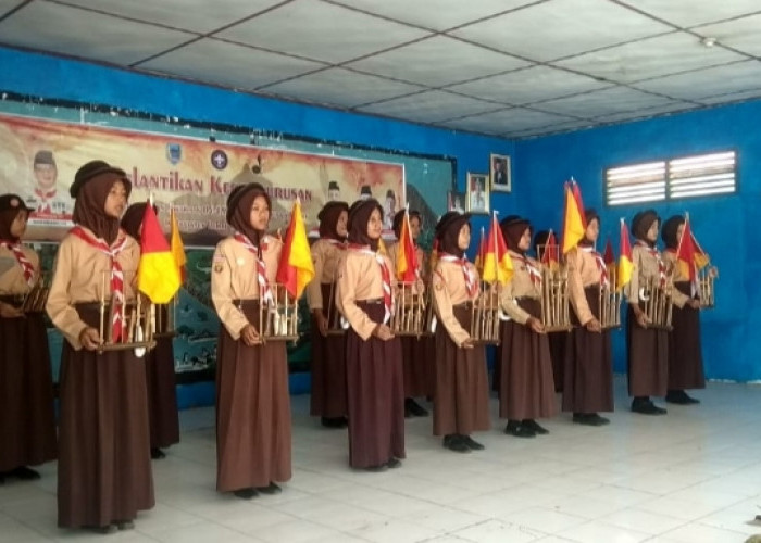 Siswi SMP Negeri 2 Merapi Barat Tampil Kompak Mainkan Alat Musik ini