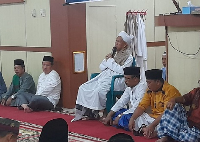 KH Dainawi Gerentam Boemi Isi Ceramah Isra Mi’raj di Masjid Taqwa Desa Tanjung Payang