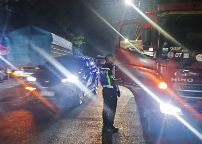 Langgar Rambu di Jalan Kolonel Burlian, Truk Besar Ditilang, STNK Ditahan