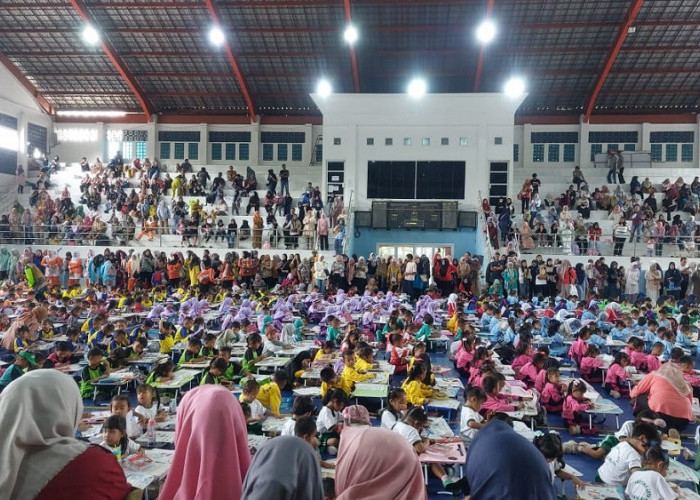 GOR Lahat Penuh, Peringati Hari Sumpah Pemuda, 1.000 Peserta Mengikuti Lomba Mewarnai Lahat Pos