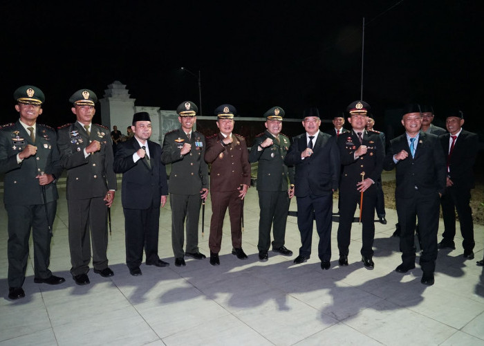 Kapolres Lahat Pimpin Apel Kehormatan dan Renungan Suci Peringatan HUT ke-80 Kemerdekaan Republik Indonesia