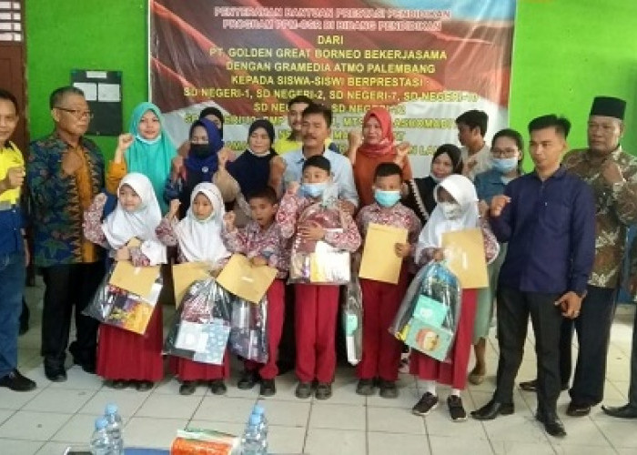 PT Golden Great Borneo Salurkan Bantuan Prestasi Pendidikan kepada 66 Siswa SD, SMP, SMA
