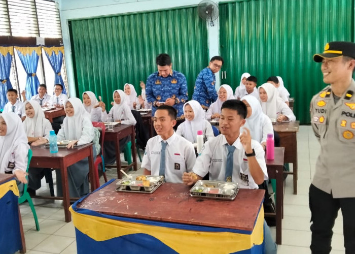 KBO Binmas Mewakili Kapolres Lahat, Launching Pembagian Program Makan Bergizi Gratis, Lihat Lokasi Sekolah