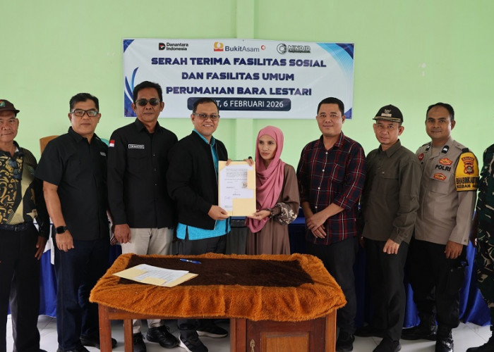 Dukung Permukiman Layak dan Tertata, PTBA Serahkan Fasos dan Fasum