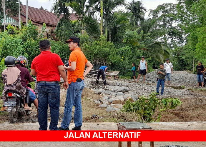 Kades Tanjung Payang Pimpin Pembuatan Jalan Alternatif, Hadir juga Kepala BPBD Lahat