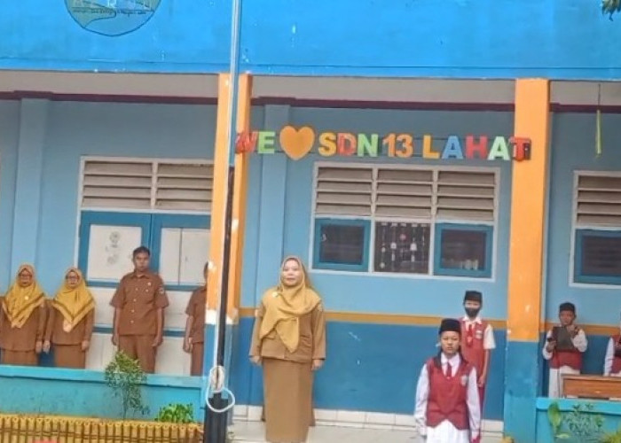 Jadi Pembina Upacara di SD N 13 Pagar Agung, Ini yang Disampaikan Ka Puskemas Pagar Agung!