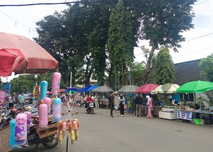 Pedagang Takjil Dadakan Padati Pinggir Jalan Depan Pemda Lahat