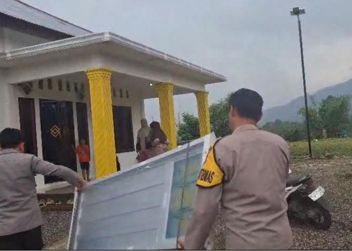 Berkah Hari Bhayangkara ke-79, Ponpes Al Ashriyah Nurul Iman Terima Bansos dari Kapolres Lahat