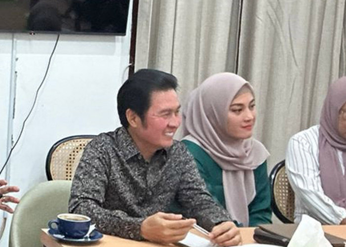 Didampingi Istri Tercinta, Yulius Maulana Jalin Silaturahmi dengan Tokoh Masyarakat Lahat Tinggal di Jakarta