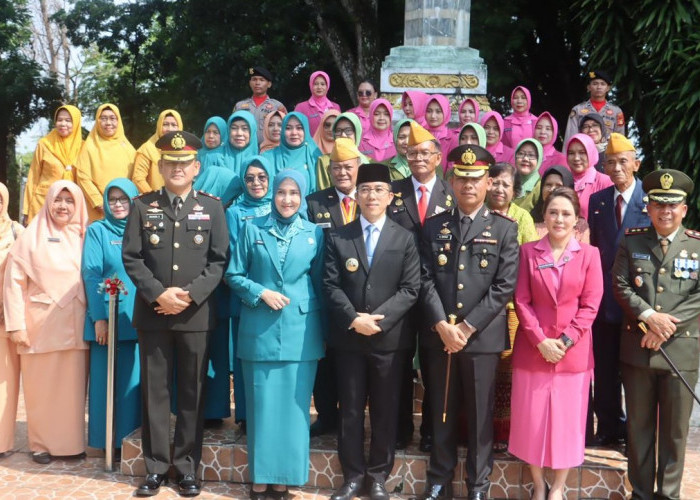 Upacara dan Tabur Bunga Peringatan Hari Pahlawan dari Polres Lahat Bersama Forkopimda Kabupaten Lahat