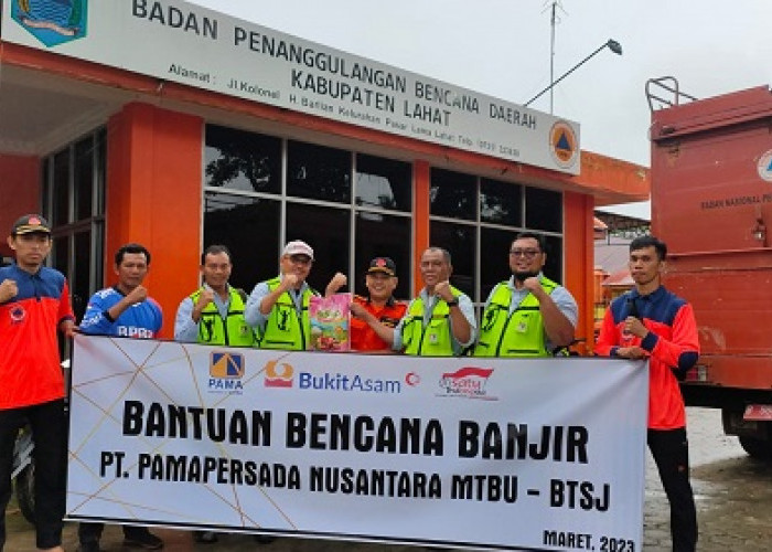 PT Pamapersada Nusantara dan BPBD Kabupaten Lahat Salurkan Bantuan Bencana Banjir 