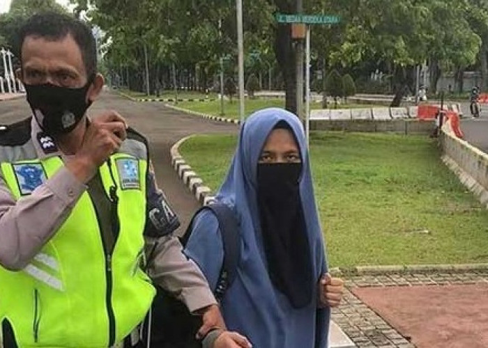 Kronologis Penangkapan Wanita Bercadar Bawa Senpi FN Coba Masuk Istana Merdeka