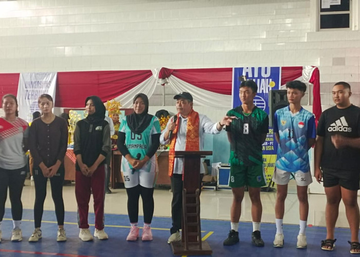 Bupati Lahat Bursah Zarnubi Buka Turnamen Voli Antar Pelajar SMA