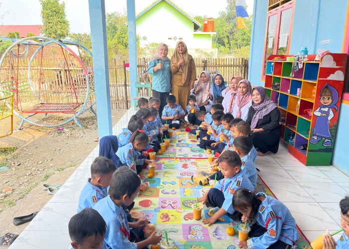 Pemdes Tanjung Jambu Salurkan Makanan Tambahan Untuk TK Pelita Bangsa